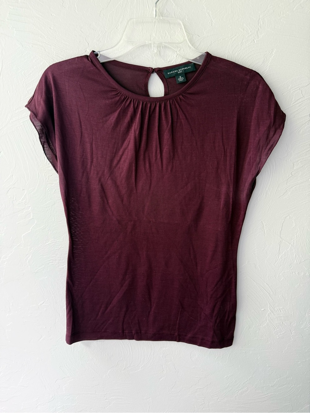 Banana Republic 100% Silk Blouse Small Burgundy Cap Sleeve Keyhole Back Top